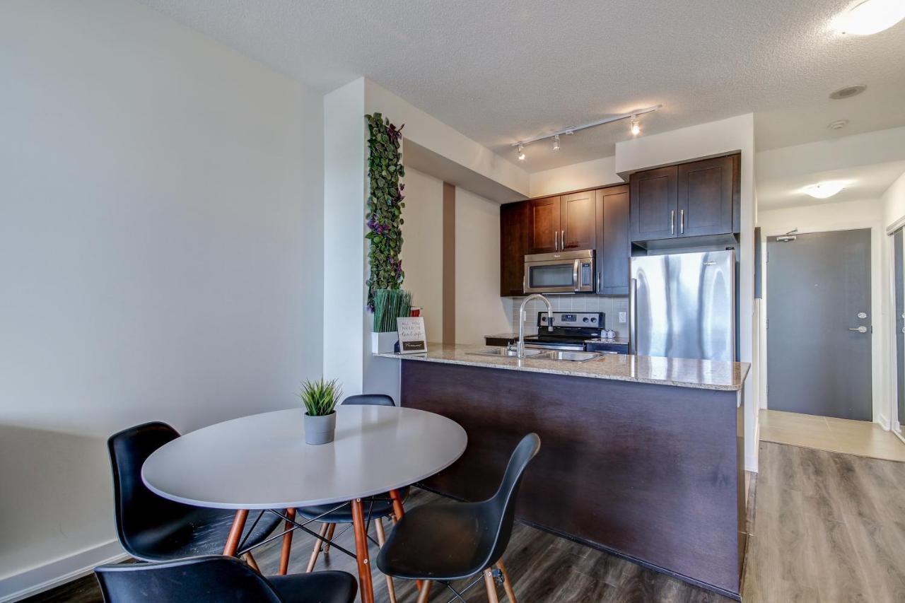 The Benetton Suite - Square One 1 Bedroom + Den + 1 Parking Mississauga Exteriér fotografie